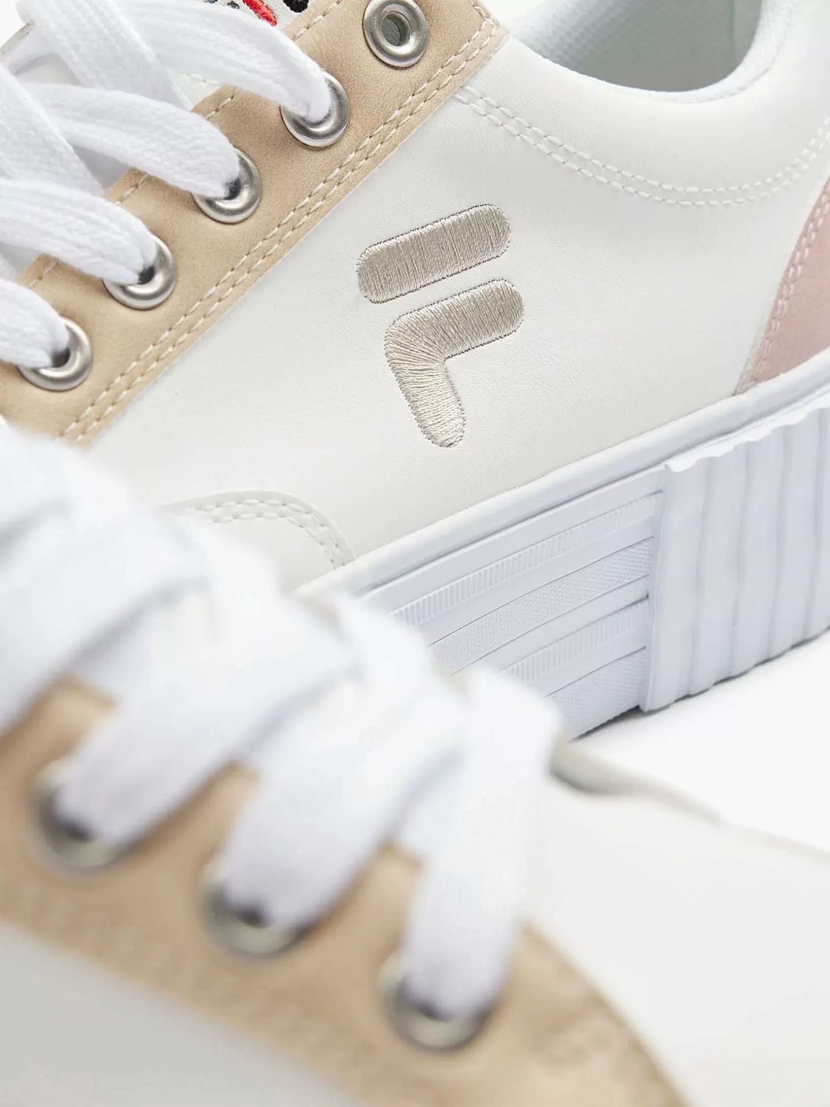 witte_platform_sneaker_4-7.webp Dames FILA Witte Platform Sneaker