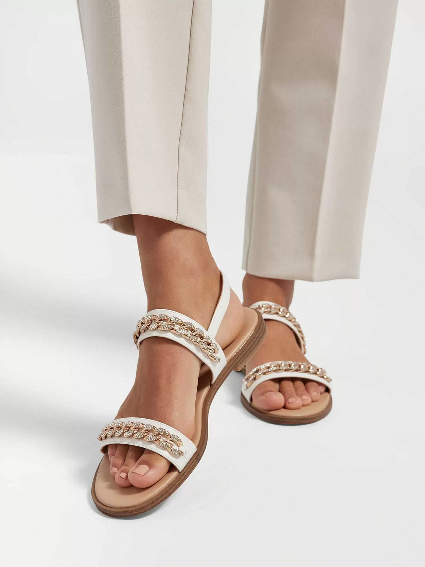 witte_sandaal_sierketting_3-1.webp Dames Graceland Witte Sandaal Sierketting